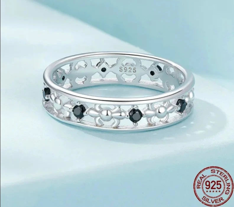 Tarnish Resistant Hollowed Iris Vintage Style Ring