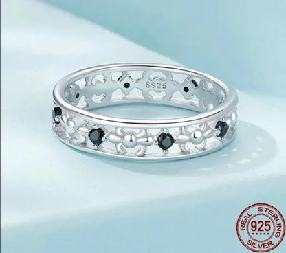 Tarnish Resistant Hollowed Iris Vintage Style Ring