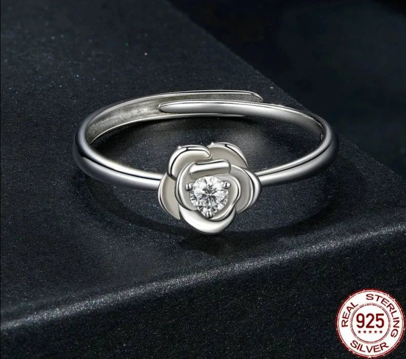Flower Moissanite Engagement Ring