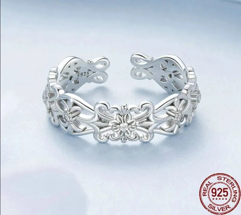 Retro Palace Pattern Open Finger Wide Ring