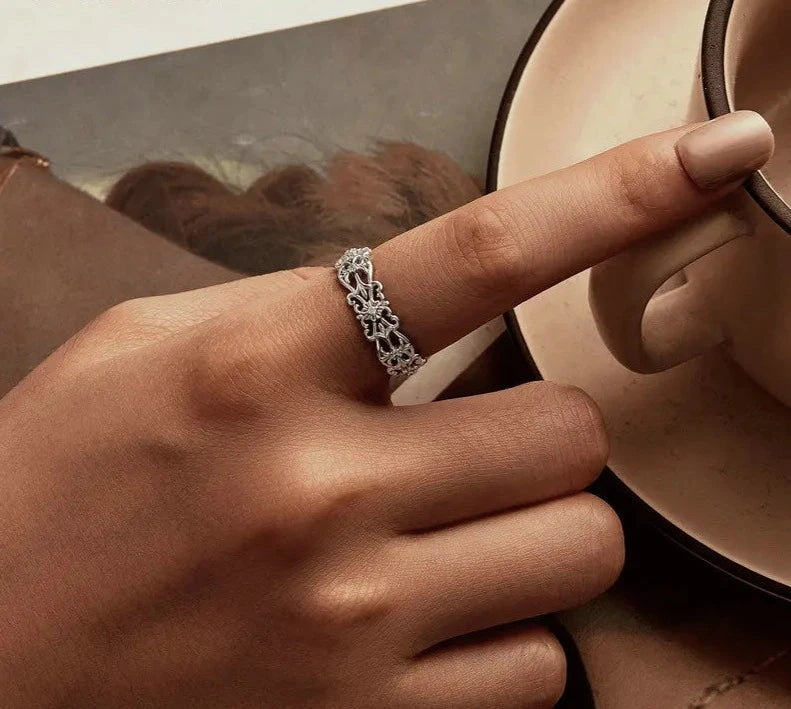 Retro Palace Pattern Open Finger Wide Ring